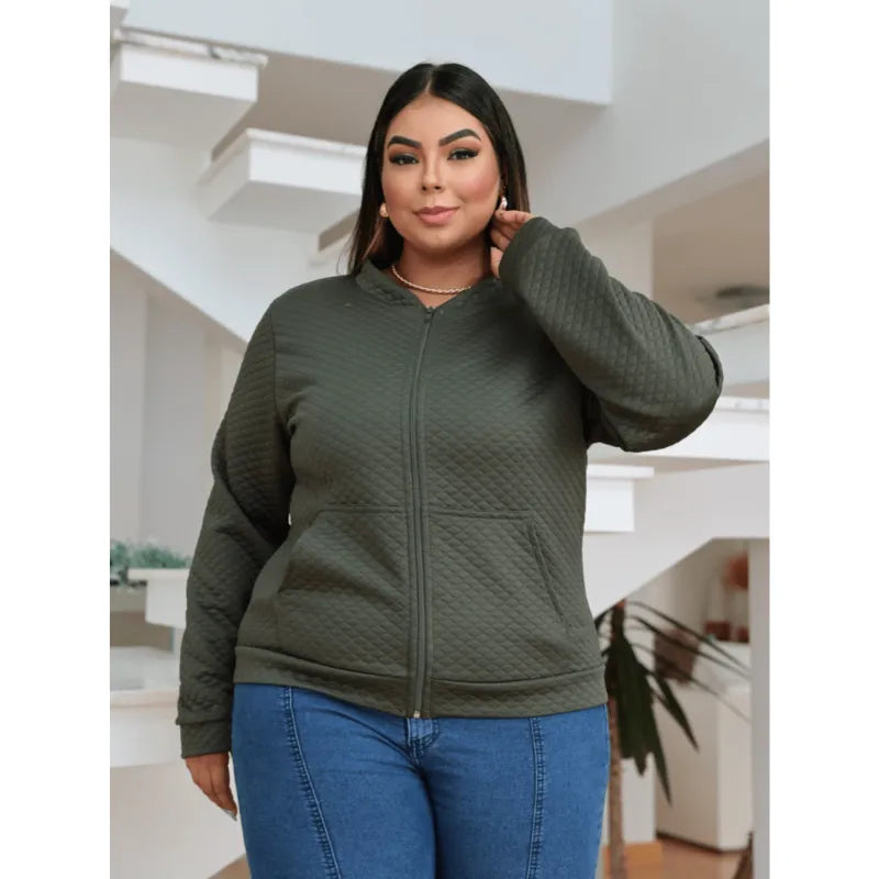 Suéter moletom plus size marrom com zíper e bolsos.