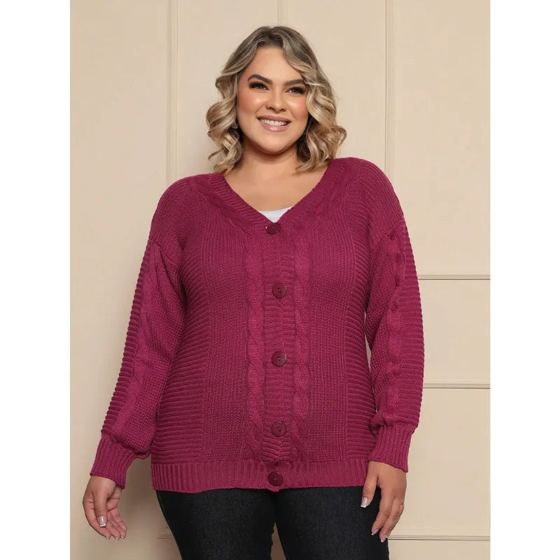 Casaco suéter plus size feminino roxo com botão trançado oversized.