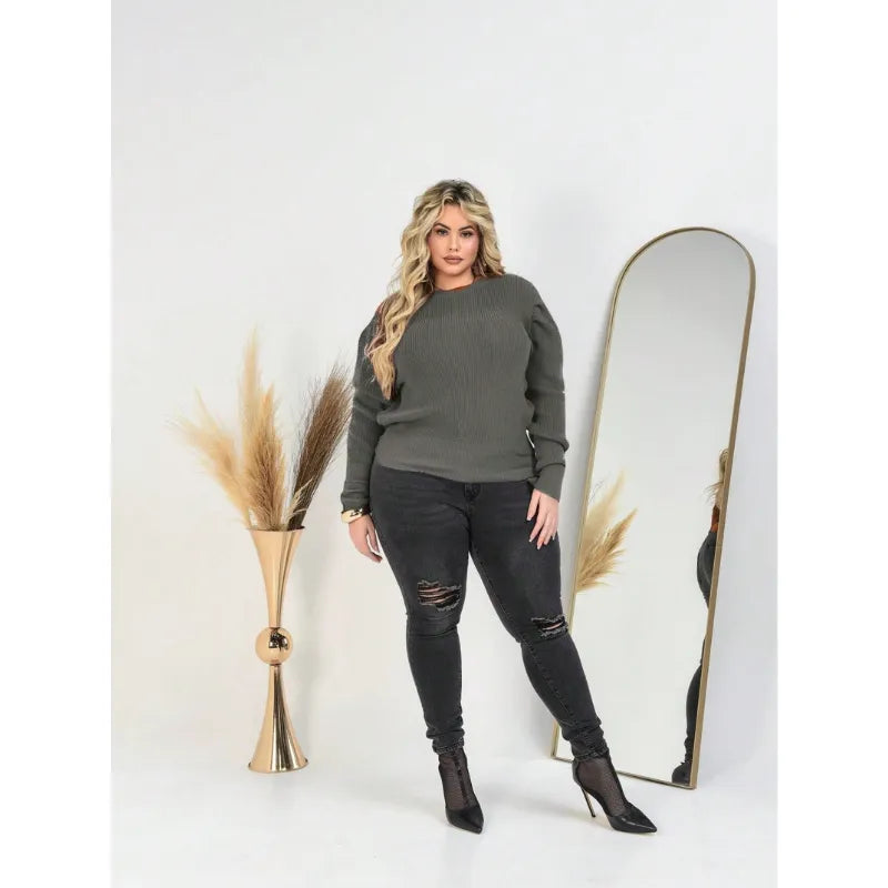 Blusa suéter tricô plus size ferrugem com manga bufante princesa e gola redonda.