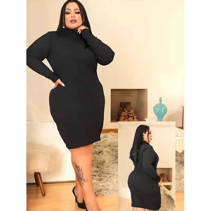 Vestido cacharrel plus size com gola alta e manga longa slim fit.
