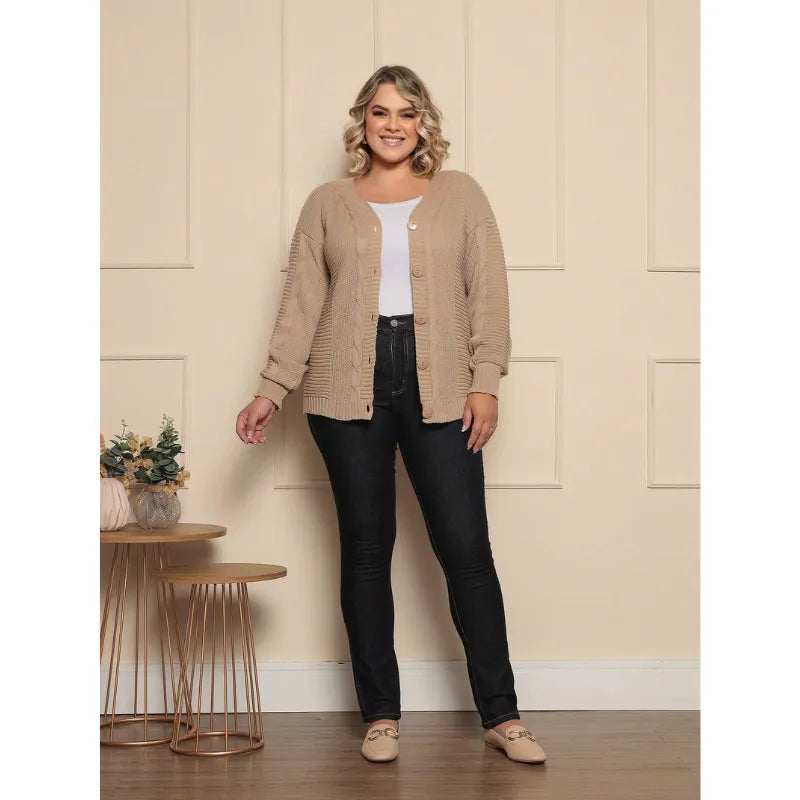 Casaco suéter plus size feminino roxo com botão trançado oversized.
