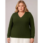 Blusa suéter plus size feminina verde militar em tricô com gola V e manga longa.