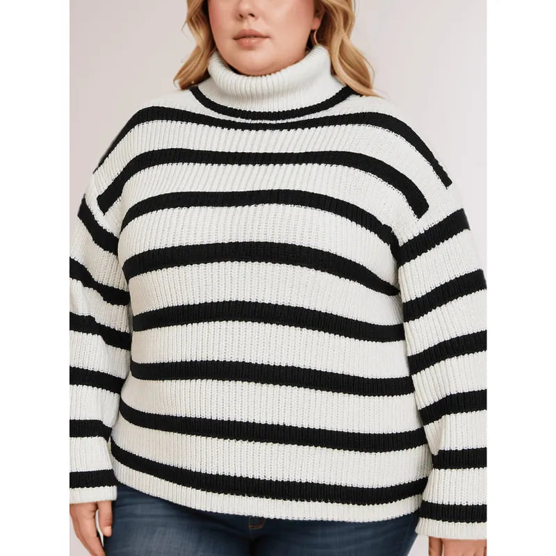 Blusa tricô plus size listrada com gola alta.