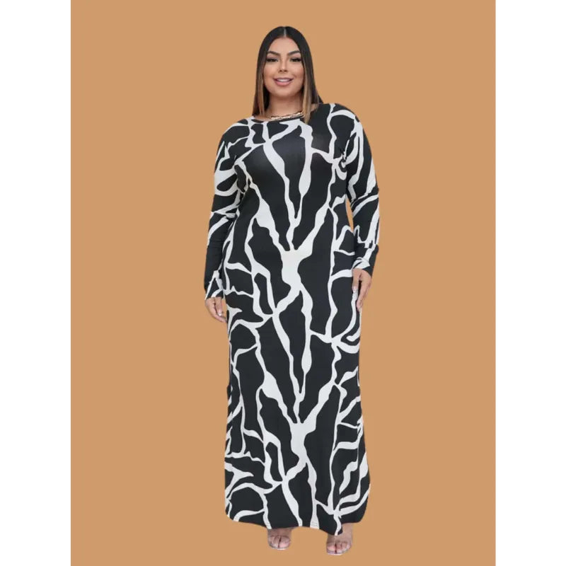 Vestido longo plus size estampado de inverno com manga longa e gola redonda.

