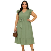Vestido max midi plus size verde oliva em malha laise com cinto feminino.