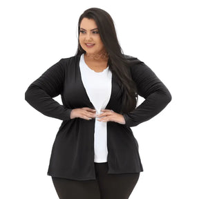 Cardigan kimono feminino plus size preto com manga longa e fenda em malha leve.