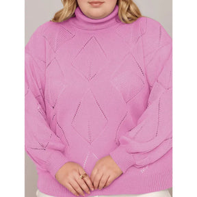 Blusa tricô feminina plus size lilás com gola alta e manga bufante.