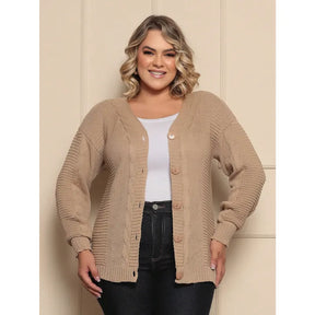 Casaco suéter plus size feminino roxo com botão trançado oversized.
